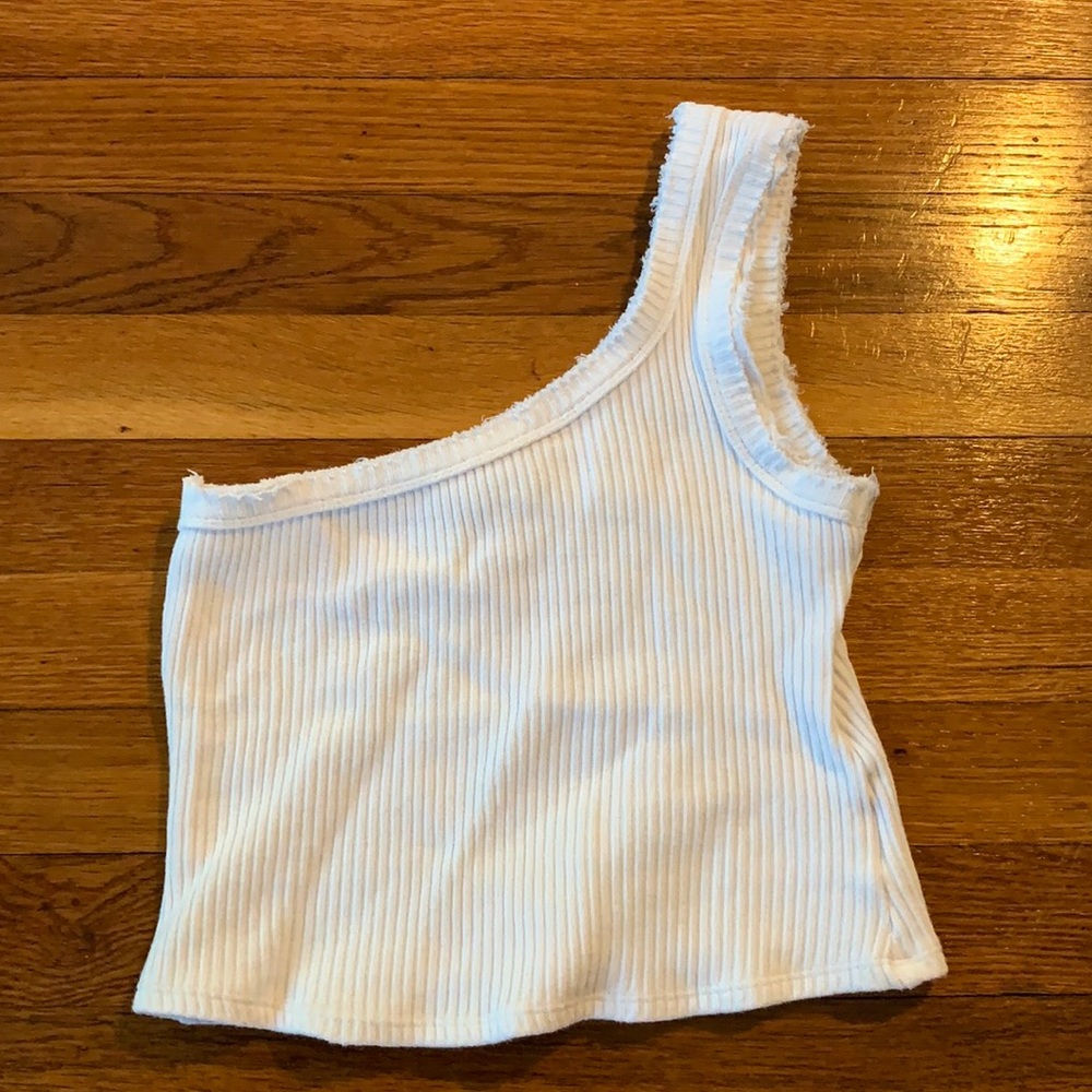 One shoulder crop top